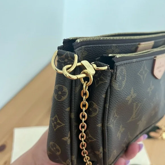 Louis Vuitton: Multi Pochette Accessoires (Monogram)✨ - Picture 10 of 16